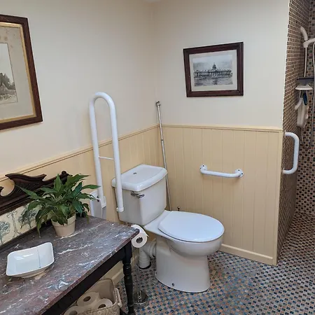 Inchiquin House, Period In The Heart Of The Burren * Corofin (Clare)