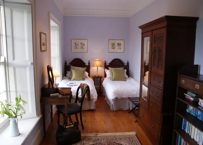 Inchiquin House, Period In The Heart Of The Burren * Corofin (Clare)