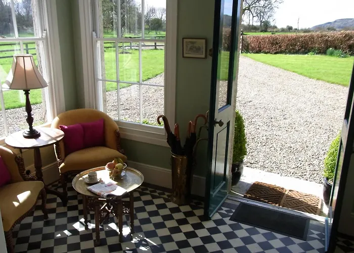 בית נופש Inchiquin House, Period In The Heart Of The Burren